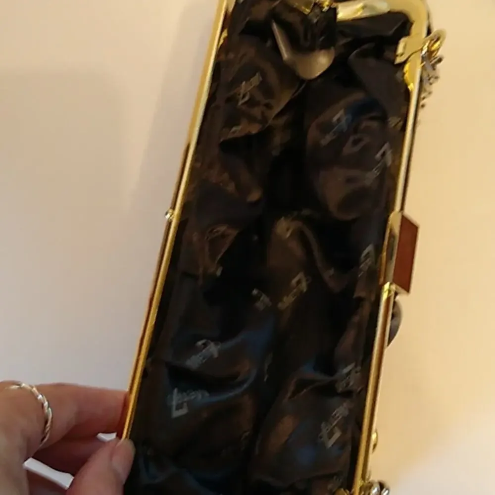 Metro 7 Black Foe Leather Balloon Clutch Purse